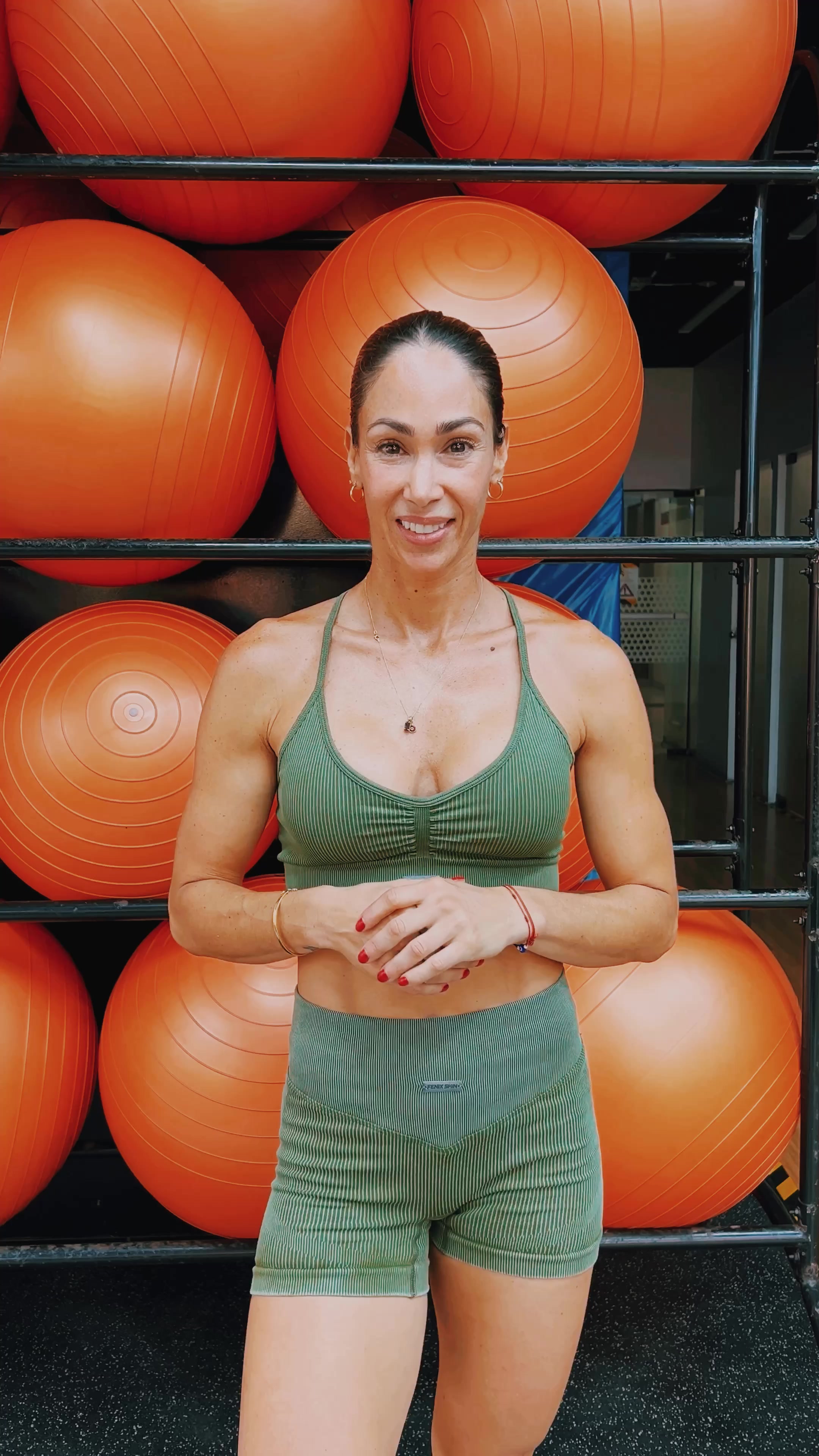 los invito a mi canal de YouTube para sacar la mejor versión de ti. 💪🏼🔥 #fypシ゚ #tiktok #gym #workaout www.youtube.com/@MelissasWorkOut Music: Temperatures Rising Musician: LoveFine Site: https://icons8.com/music/